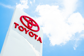 トヨタ、純利益３兆２５００億円に＝２７年３月期予想を上方修正