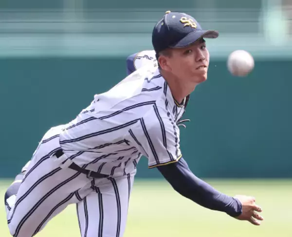 力投する白樺学園先発の村端　高校野球
