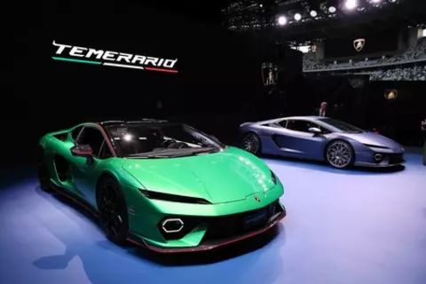 ランボルギーニの新型スーパーカー 日本初公開