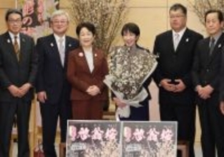 高市首相「真冬の桜最高」
