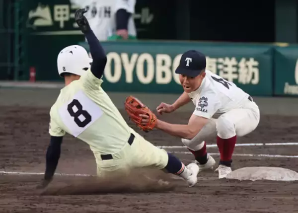 「タッチする黒川　高校野球」の画像