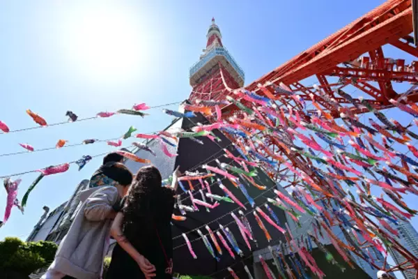 東京タワーに３３３匹のこいのぼり