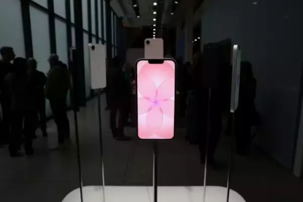 スマートフォンが出生率低下の一因 米研究