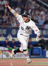 ロッテの佐藤、劇的サヨナラ打＝プロ野球