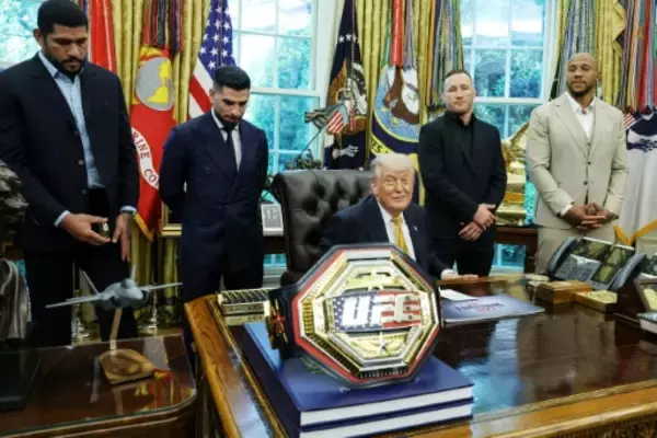 魅力的な男性に執着するトランプ氏、背景に伝統的な男らしさ重んじる「マッチョイズム」