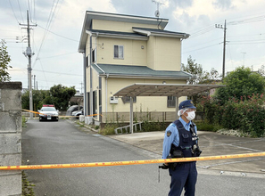 民家で５２歳女性刺殺か、男逃走＝息子も鉢合わせ負傷―群馬・太田