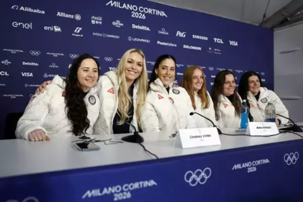 ポーズを取るボンら