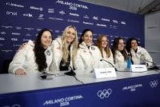 ポーズを取るボンら