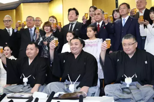 「霧島、大関返り咲き」の画像