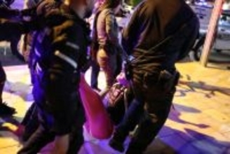 イスラエル各都市で反戦デモ、治安当局が参加者排除