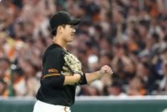 ベンチに戻る井上　プロ野球