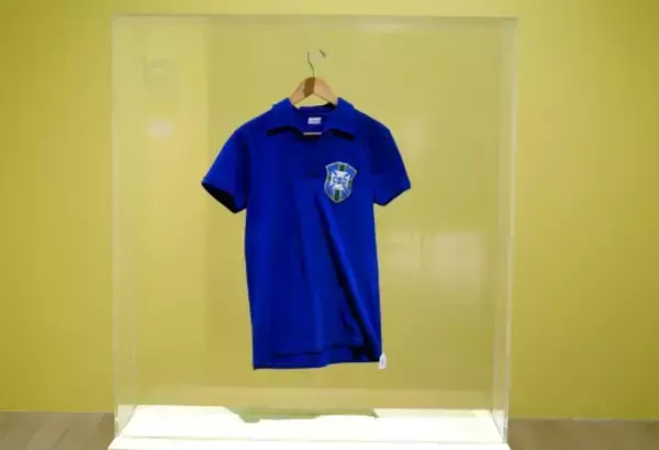 ペレ氏のユニホーム約８億円で落札、１９５８年Ｗ杯決勝で着用