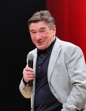 あいさつするペトロビッチ新監督