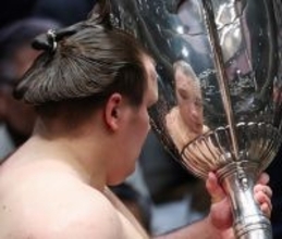 安青錦が２場所連続Ｖ＝熱海富士との決定戦制す―大相撲初場所千秋楽