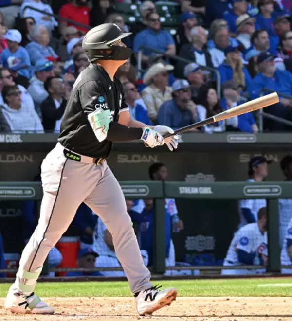 村上、初戦で２安打２打点　大リーグ