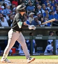 村上、初戦で２安打２打点　大リーグ