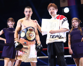 勝利した増田　ボクシング