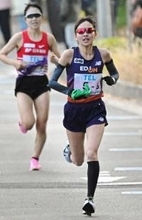 太田を引き離す細田　実業団女子駅伝