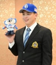 中日、１位中西と仮契約＝「ここからがスタート」―プロ野球・入団交渉