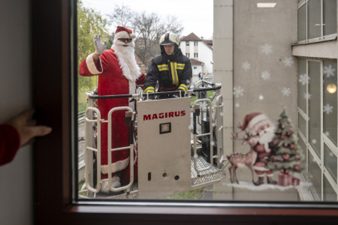 窓からメリークリスマス