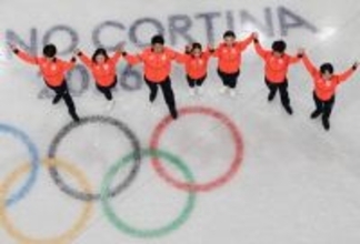 喜ぶ日本チーム　五輪