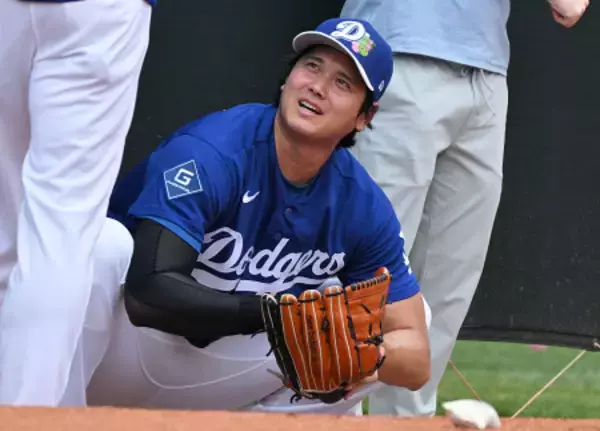 投球練習前の大谷　大リーグ