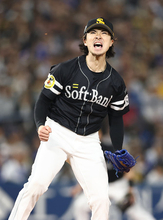 雄たけびを上げる上沢　プロ野球