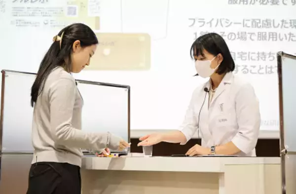 緊急避妊薬、薬剤師の前で服用