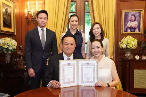 アヌティン首相が結婚