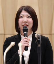 西山女流四冠が棋士に