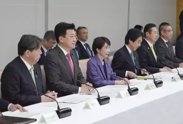 基礎収支、来年度赤字０．８兆円