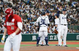 「喜ぶ西武ナイン　プロ野球」の画像1