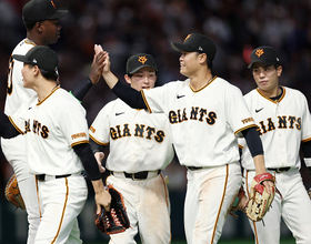 喜ぶ中山ら　プロ野球