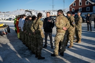 デンマーク国王、米領有計画に揺れるグリーンランドを訪問