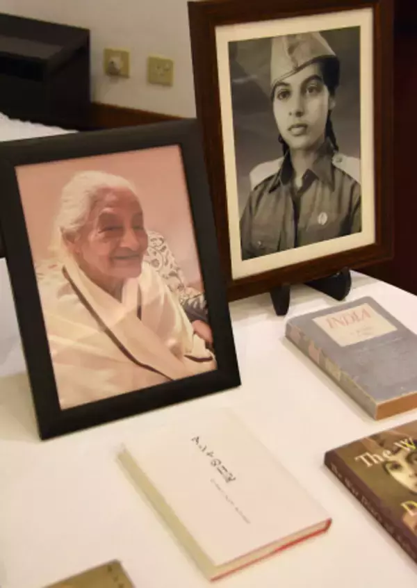 アシャさんの遺影や日記