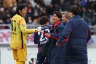 喜ぶ金承奎ら　Ｊリーグ