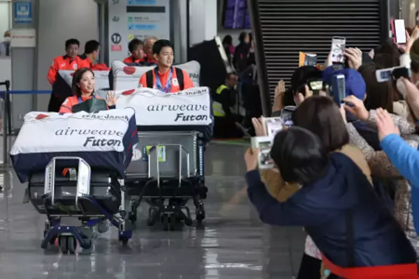 帰国した三浦、木原組　五輪