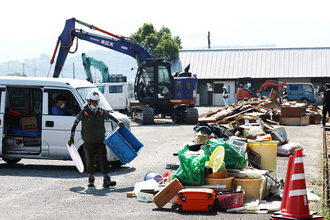 損壊家具や廃材、次々と搬入