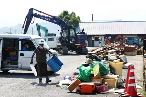損壊家具や廃材、次々と搬入