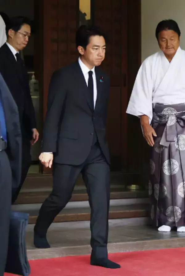 小泉防衛相が靖国参拝