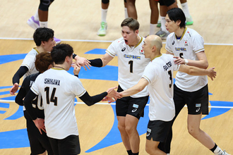 日本、初戦でオマーン下す