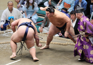 大の里、１敗守る＝１差に両関脇ら―大相撲秋場所９日目