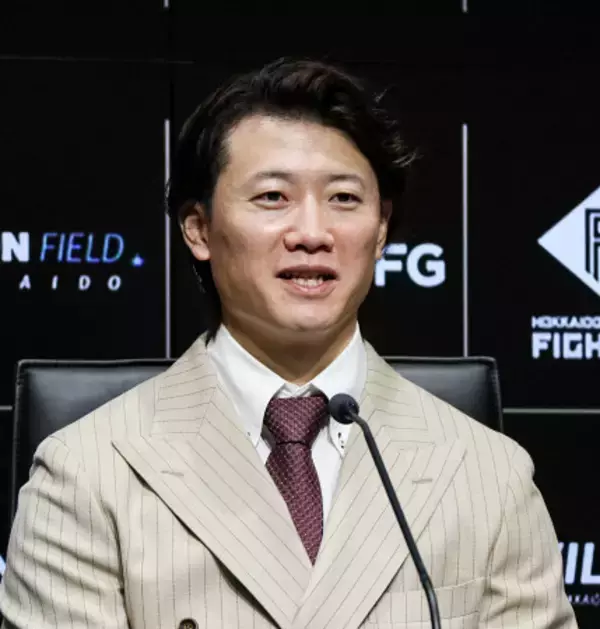 記者会見する西川　プロ野球