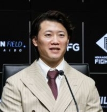 記者会見する西川　プロ野球