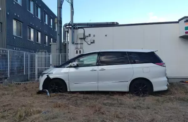 中３男子、車にはねられ死亡