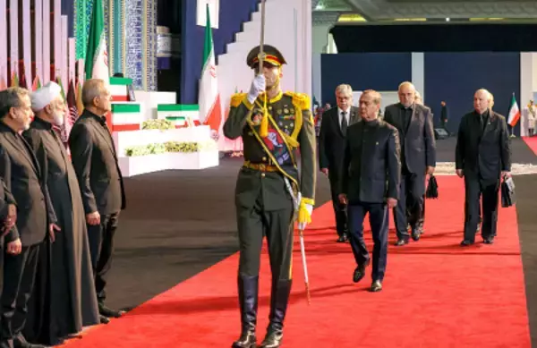 各国弔問団がイラン入り　