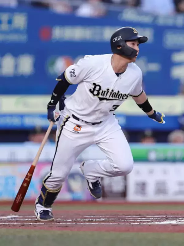 来田の同点二塁打　プロ野球