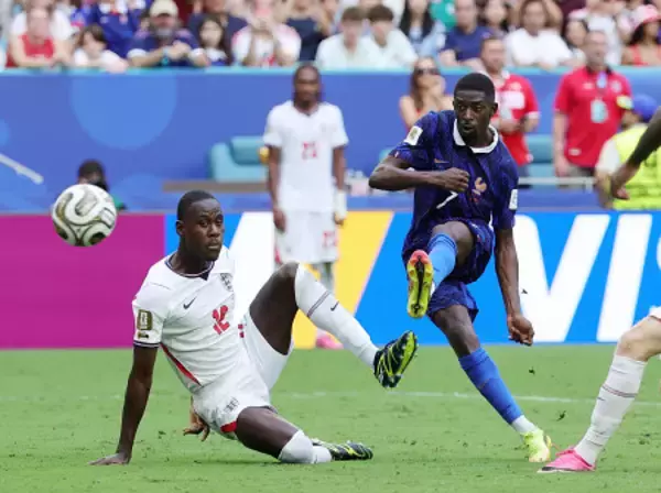 ゴールを決めるデンベレ　Ｗ杯サッカー