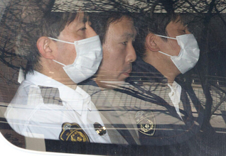 時速８０キロ以上で逃走か＝足立１４人死傷、男を送検―警視庁