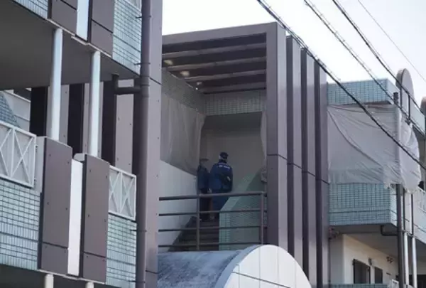 アパート出火、女性の絞殺遺体